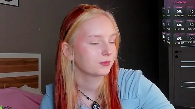Snapshot of AngelWisee chatting on June 12, 3:05 am AngelWisee online show from June 12, 3:05 am
