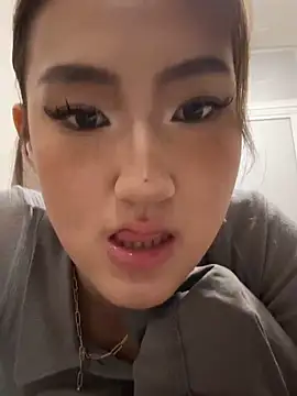 Snapshot of AlishaCheng chatting on March 19, 3:05 pm AlishaCheng online show from March 19, 3:05 pm