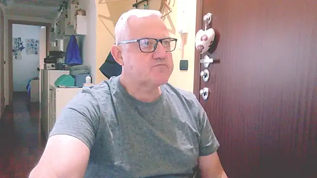 Snapshot of Diegoriv71 chatting on May 7, 4:56 pm Diegoriv71 online show from May 7, 4:56 pm