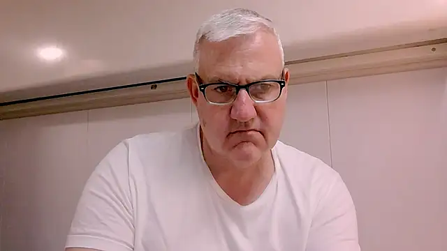 Snapshot of Diegoriv71 chatting on May 11, 12:16 am Diegoriv71 online show from May 11, 12:16 am