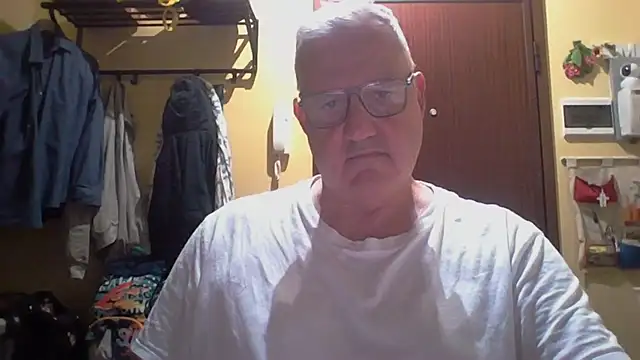 Snapshot of Diegoriv71 chatting on May 13, 7:55 pm Diegoriv71 online show from May 13, 7:55 pm