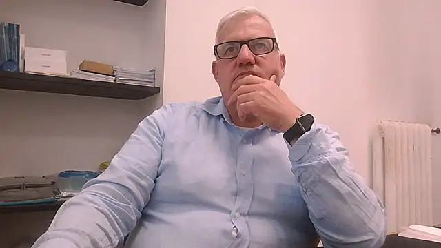 Snapshot of Diegoriv71 chatting on May 18, 1:17 pm Diegoriv71 online show from May 18, 1:17 pm