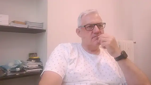 Snapshot of Diegoriv71 chatting on May 28, 12:02 pm Diegoriv71 online show from May 28, 12:02 pm