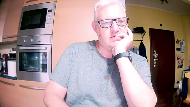 Snapshot of Diegoriv71 chatting on June 2, 4:58 am Diegoriv71 online show from June 2, 4:58 am
