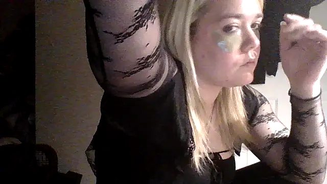 Snapshot of SilverSeductress chatting on March 6, 1:07 pm SilverSeductress online show from March 6, 1:07 pm