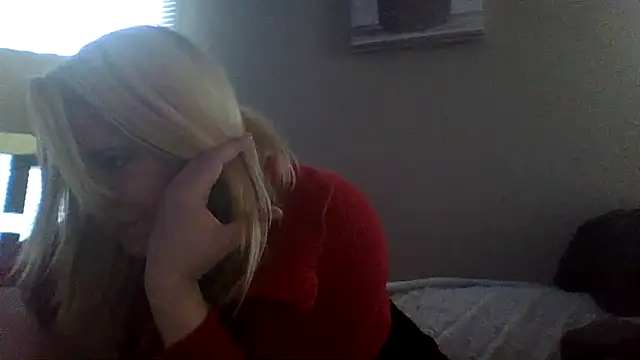 Snapshot of SilverSeductress chatting on May 4, 12:45 pm SilverSeductress online show from May 4, 12:45 pm