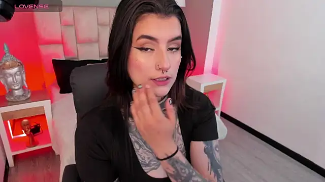 Snapshot of mia_jagger chatting on May 6, 7:52 pm mia jagger online show from May 6, 7:52 pm