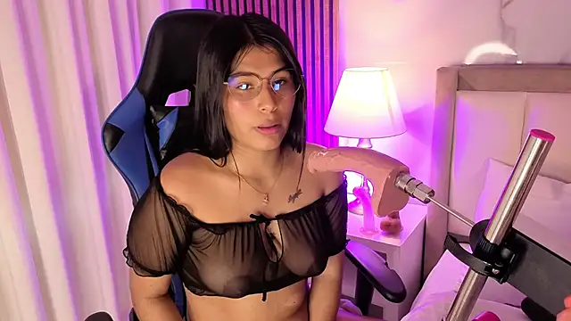 Snapshot of Mara_Scott chatting on November 10, 7:57 pm Mara Scott online show from November 10, 7:57 pm