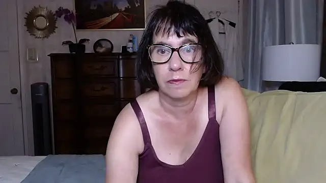 Snapshot of BigbustedBrenda chatting on November 6, 6:20 pm BigbustedBrenda online show from November 6, 6:20 pm