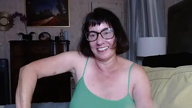 Snapshot of BigbustedBrenda chatting on November 27, 10:45 pm BigbustedBrenda online show from November 27, 10:45 pm