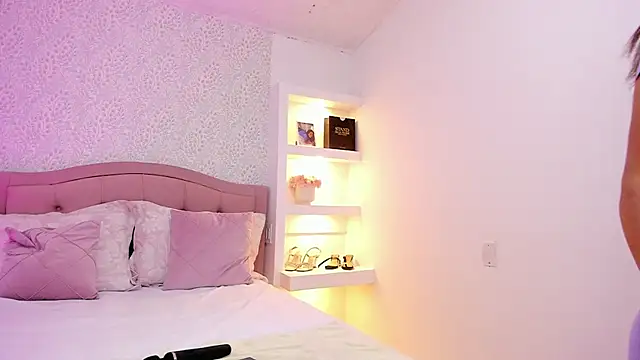 KatieBoison online show from November 30, 4:55 pm