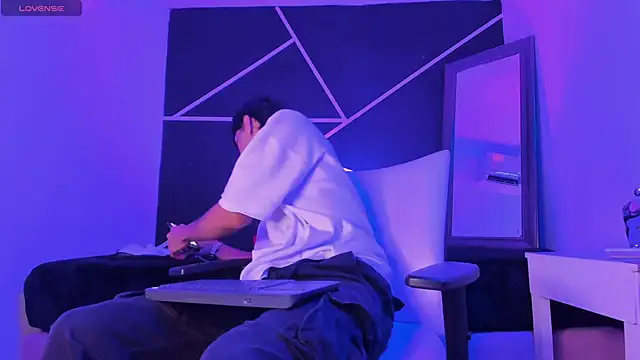 Snapshot of LIAM_STONNE_ chatting on October 31, 8:21 pm LIAM STONNE  online show from October 31, 8:21 pm