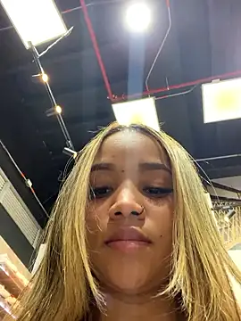 Snapshot of AriVelvet chatting on January 12, 8:25 pm AriVelvet online show from January 12, 8:25 pm