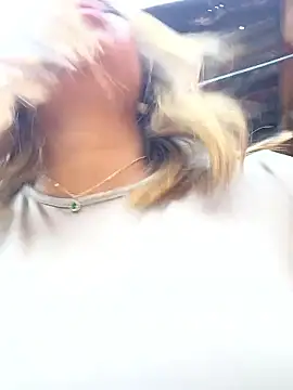 Snapshot of AriVelvet chatting on January 14, 8:03 pm AriVelvet online show from January 14, 8:03 pm