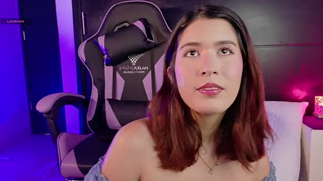 emilyy1  online show from November 26, 3:13 pm