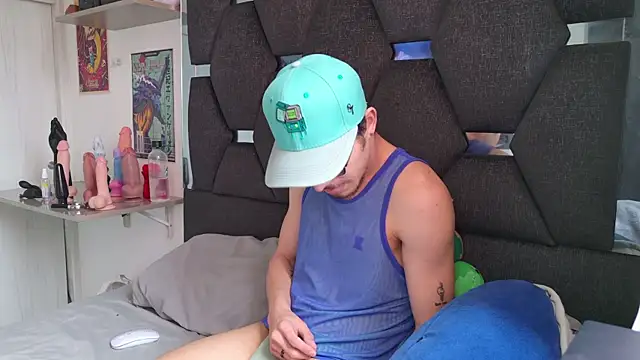 Snapshot of J-Moo chatting on November 11, 3:34 pm J-Moo online show from November 11, 3:34 pm