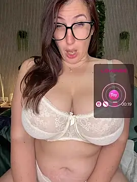 Snapshot of MysteryGirl__ chatting on May 18, 7:47 am MysteryGirl online show from May 18, 7:47 am