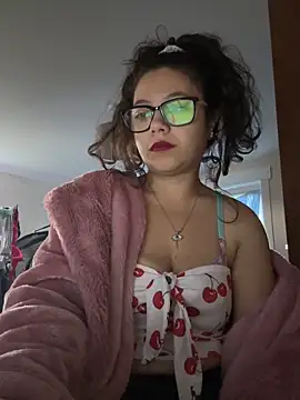 Snapshot of Sexy_MamacitaX chatting on October 28, 4:20 pm Sexy MamacitaX online show from October 28, 4:20 pm