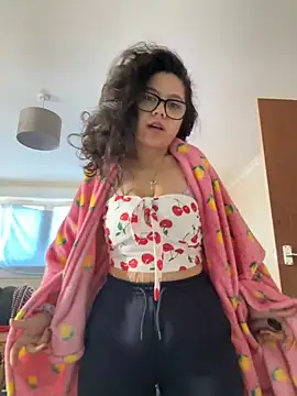 Snapshot of Sexy_MamacitaX chatting on October 29, 10:06 am Sexy MamacitaX online show from October 29, 10:06 am