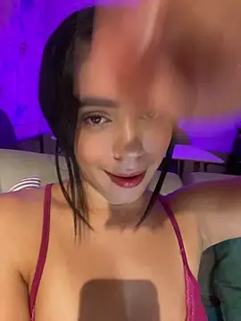 Snapshot of Sara-215 chatting on May 28, 4:10 am Sara-215 online show from May 28, 4:10 am