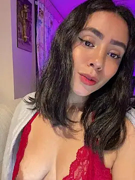 Snapshot of Sara-215 chatting on May 30, 4:31 am Sara-215 online show from May 30, 4:31 am