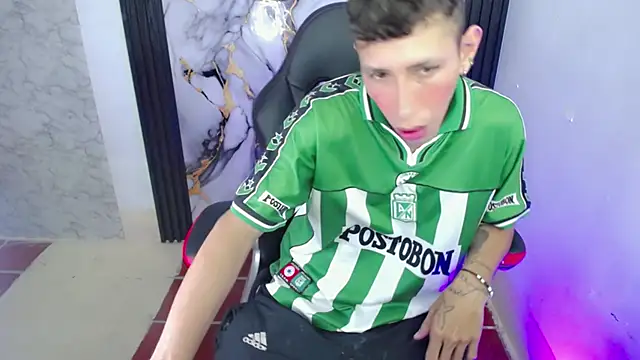 The latin boy online show from November 26, 6:20 pm