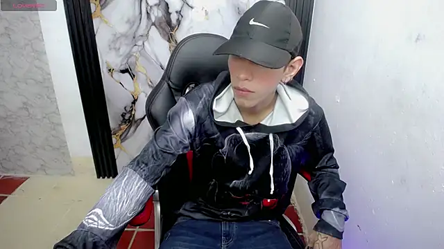 The latin boy online show from December 18, 2:39 am