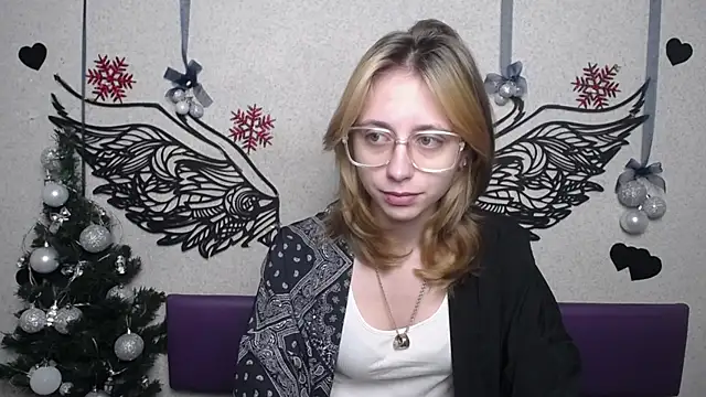 TracyLll online show from December 19, 6:09 am