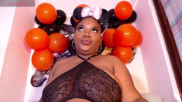 Snapshot of julieth_brown1 chatting on October 29, 10:44 pm julieth brown1 online show from October 29, 10:44 pm