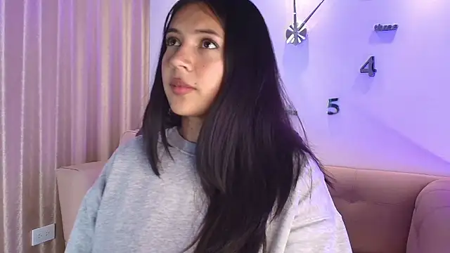 KamyGlam online show from February 6, 8:01 pm