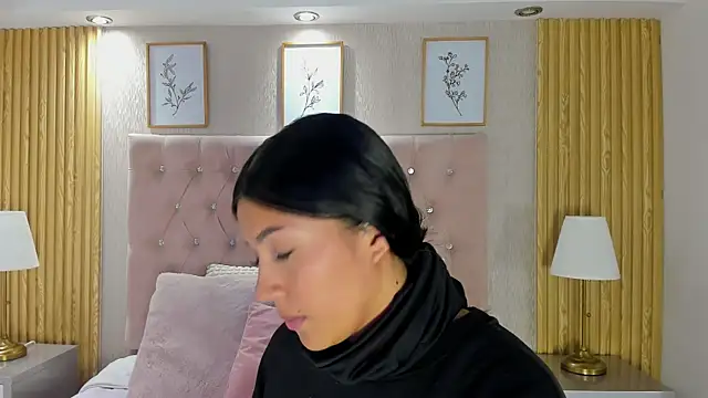 Snapshot of KamyGlam chatting on July 11, 8:00 pm KamyGlam online show from July 11, 8:00 pm