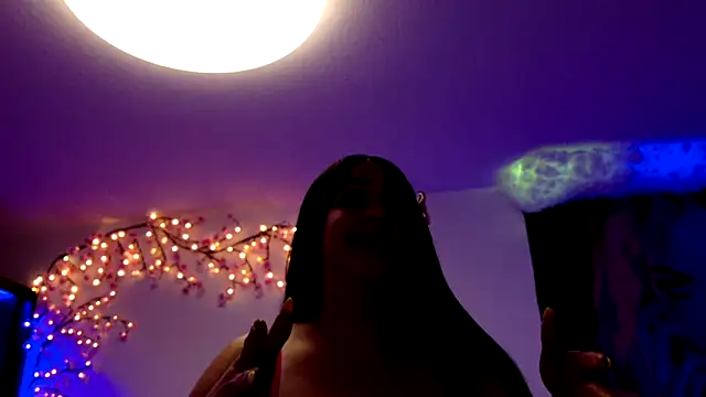 Snapshot of TriplexTemptationx chatting on November 15, 10:15 pm TriplexTemptationx online show from November 15, 10:15 pm