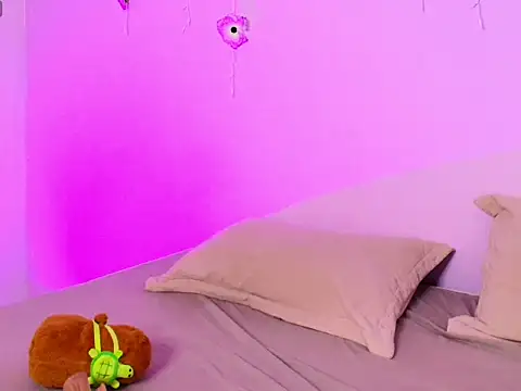 Aprilsweet2005 online show from January 14, 2:01 pm