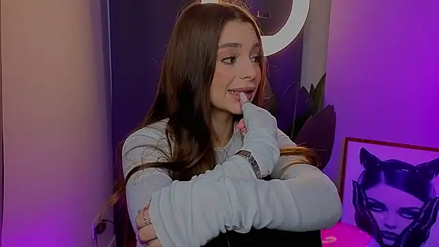 LauraHansil online show from April 7, 7:14 pm