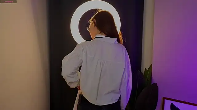 LauraHansil online show from April 15, 7:10 pm