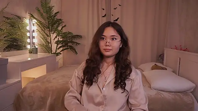 LeanoraBierod online show from October 30, 1:45 pm