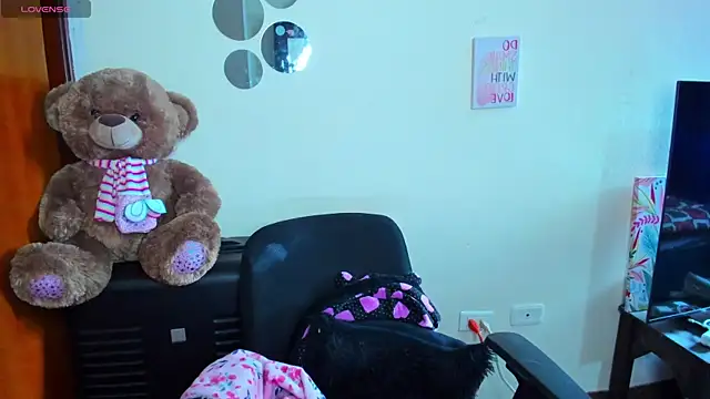 Emma boo online show from April 18, 7:07 pm