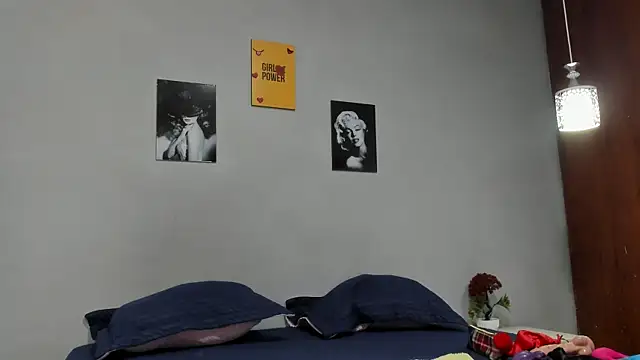 Snapshot of sexynova_93 chatting on April 6, 7:37 pm sexynova 93 online show from April 6, 7:37 pm