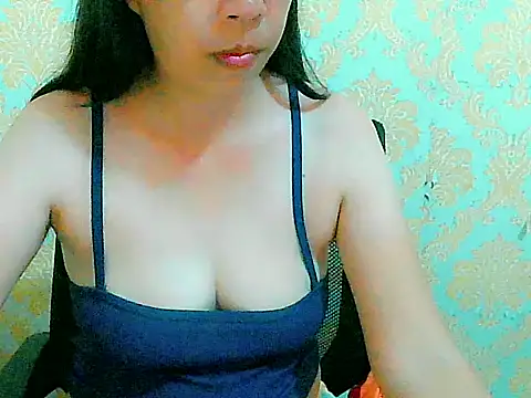 Snapshot of nhicole4u chatting on October 30, 2:51 pm nhicole4u online show from October 30, 2:51 pm