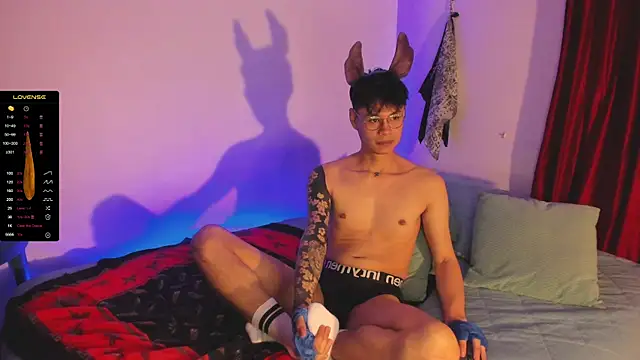 estmonnn online show from October 30, 11:49 pm