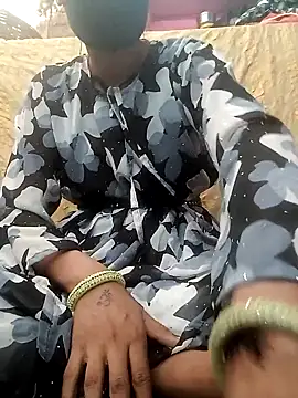 Snapshot of Pooja_sony chatting on November 10, 10:03 am Pooja sony online show from November 10, 10:03 am