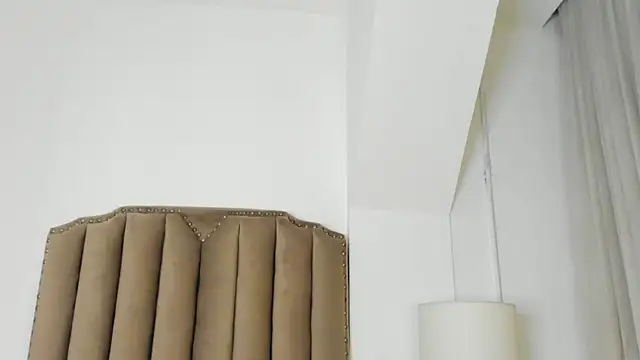 Snapshot of roxana_scott1 chatting on February 19, 3:46 am roxana scott1 online show from February 19, 3:46 am