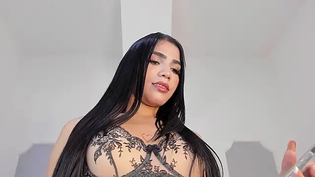 Snapshot of roxana_scott1 chatting on April 25, 3:42 am roxana scott1 online show from April 25, 3:42 am
