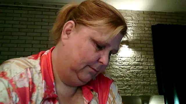 Snapshot of Sylviastar46 chatting on April 17, 7:50 pm Sylviastar46 online show from April 17, 7:50 pm