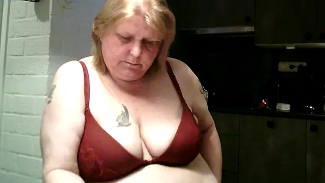 Snapshot of Sylviastar46 chatting on May 1, 6:56 pm Sylviastar46 online show from May 1, 6:56 pm