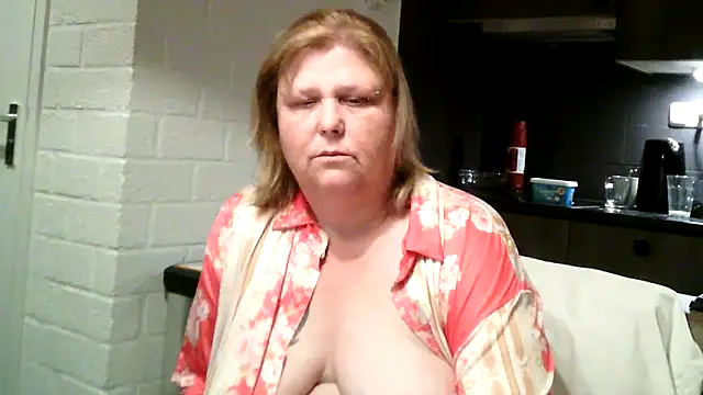 Snapshot of Sylviastar46 chatting on May 3, 9:10 pm Sylviastar46 online show from May 3, 9:10 pm