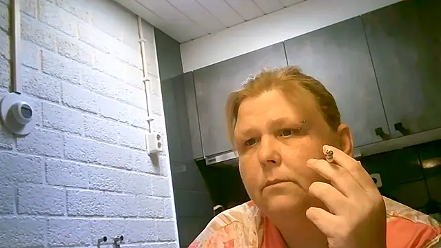 Snapshot of Sylviastar46 chatting on May 11, 4:15 pm Sylviastar46 online show from May 11, 4:15 pm