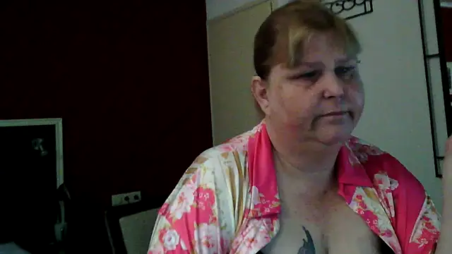 Snapshot of Sylviastar46 chatting on May 19, 8:09 am Sylviastar46 online show from May 19, 8:09 am