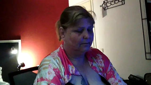 Snapshot of Sylviastar46 chatting on May 19, 8:15 pm Sylviastar46 online show from May 19, 8:15 pm