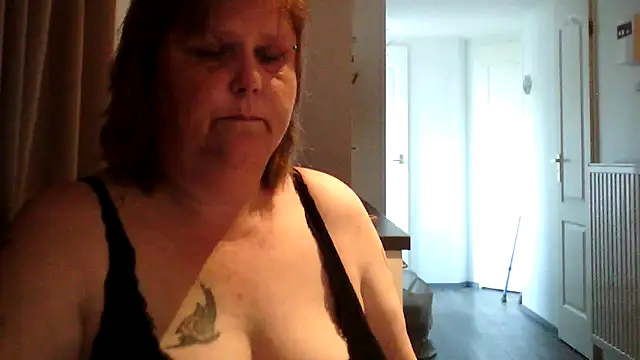 Snapshot of Sylviastar46 chatting on May 22, 6:24 pm Sylviastar46 online show from May 22, 6:24 pm